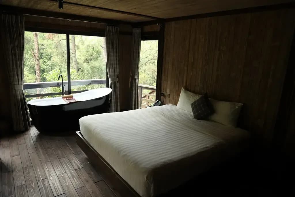 Moonroom – Bồn tắm giữa rừng thông