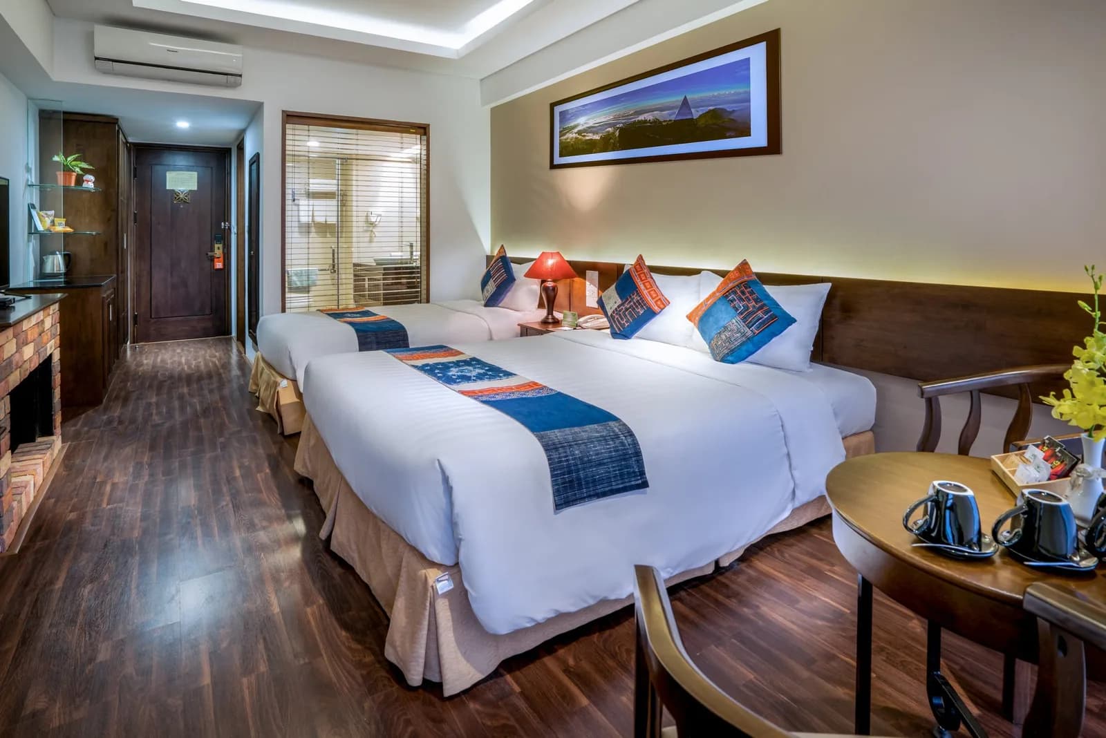 Connecting Room