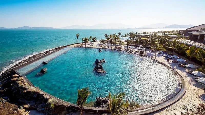 Hồ nước mặn tự nhiên 2.500m²
