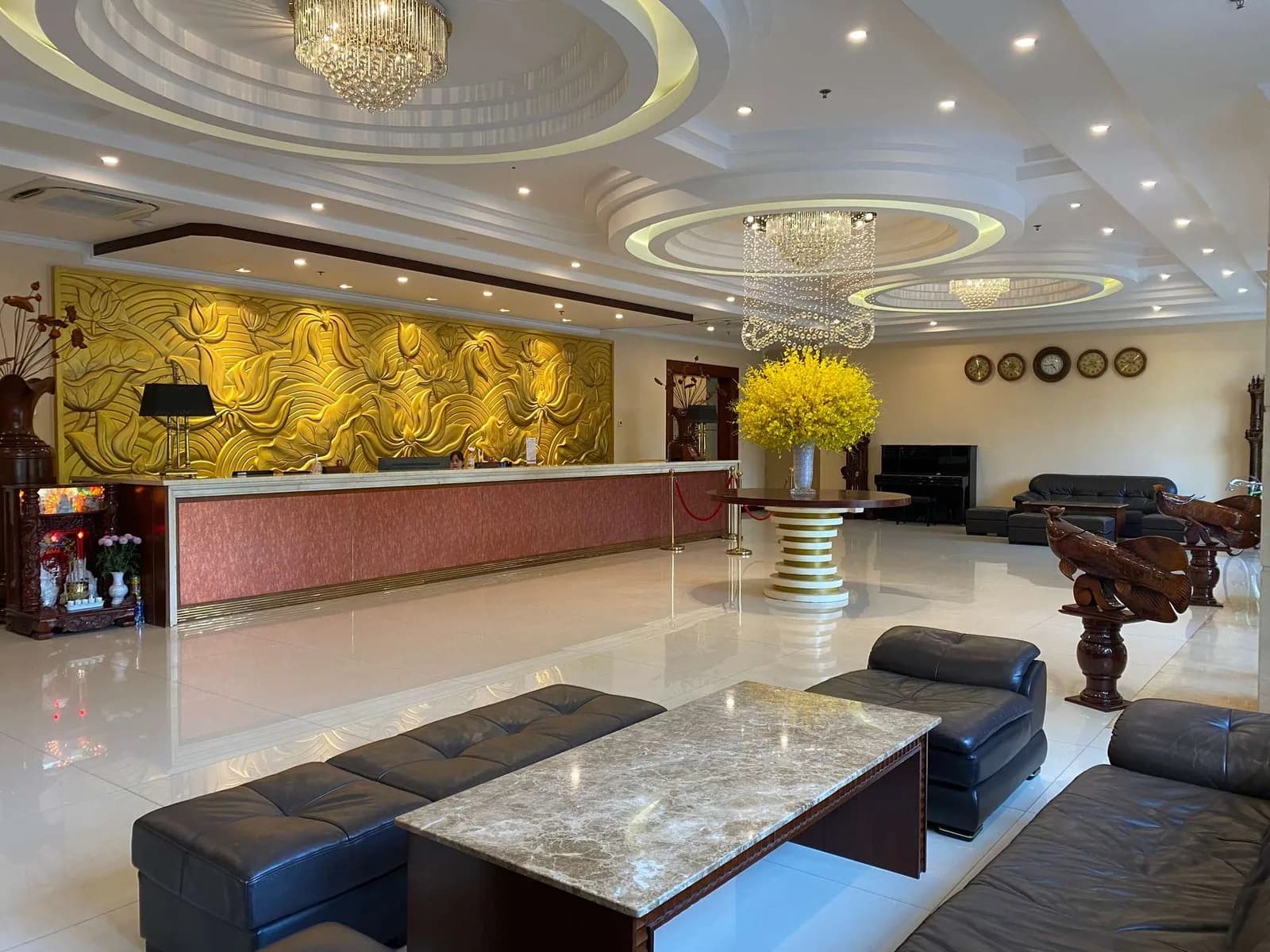 Đại sảnh dát vàng