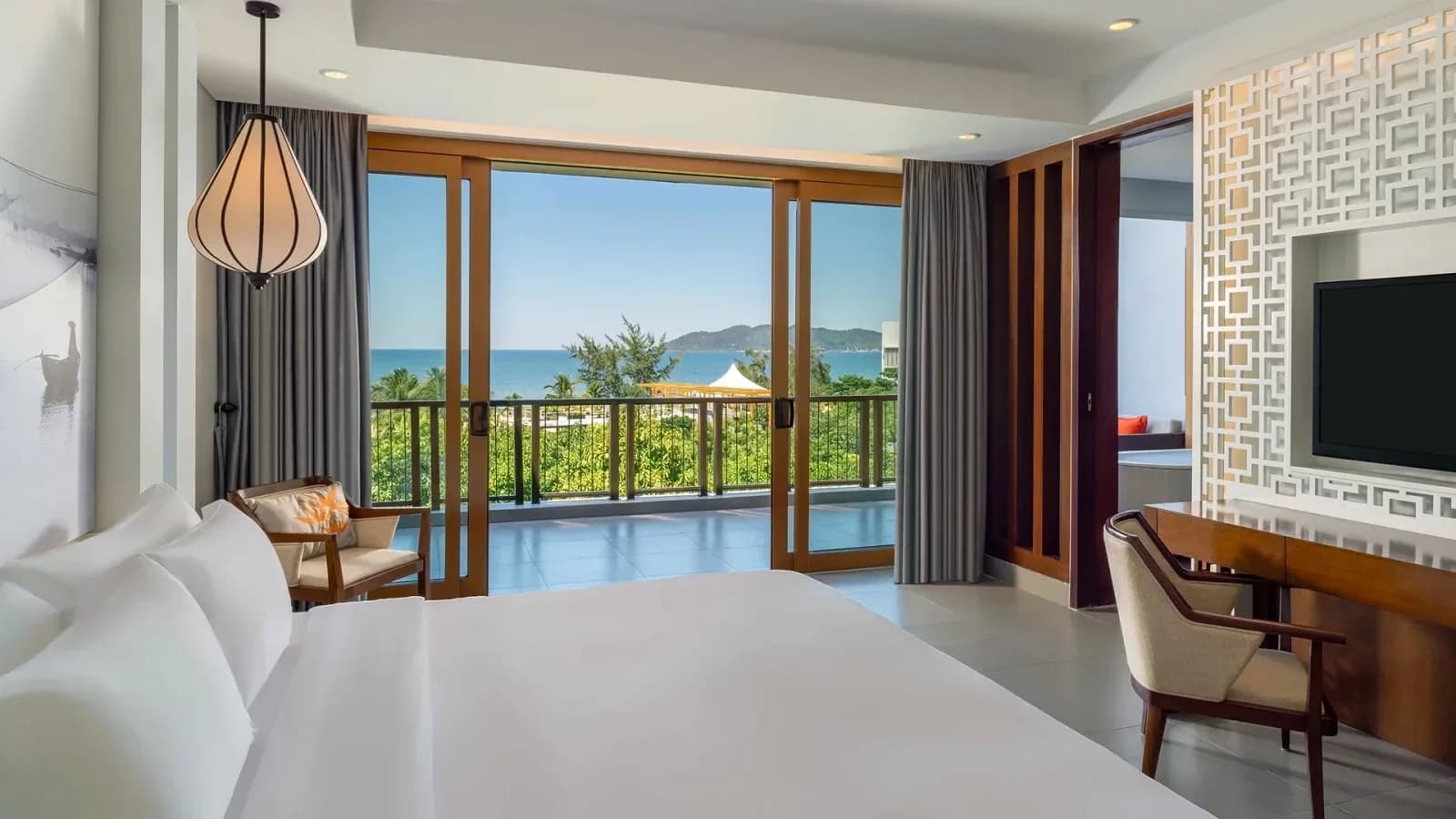Sea View Balcony King Grand