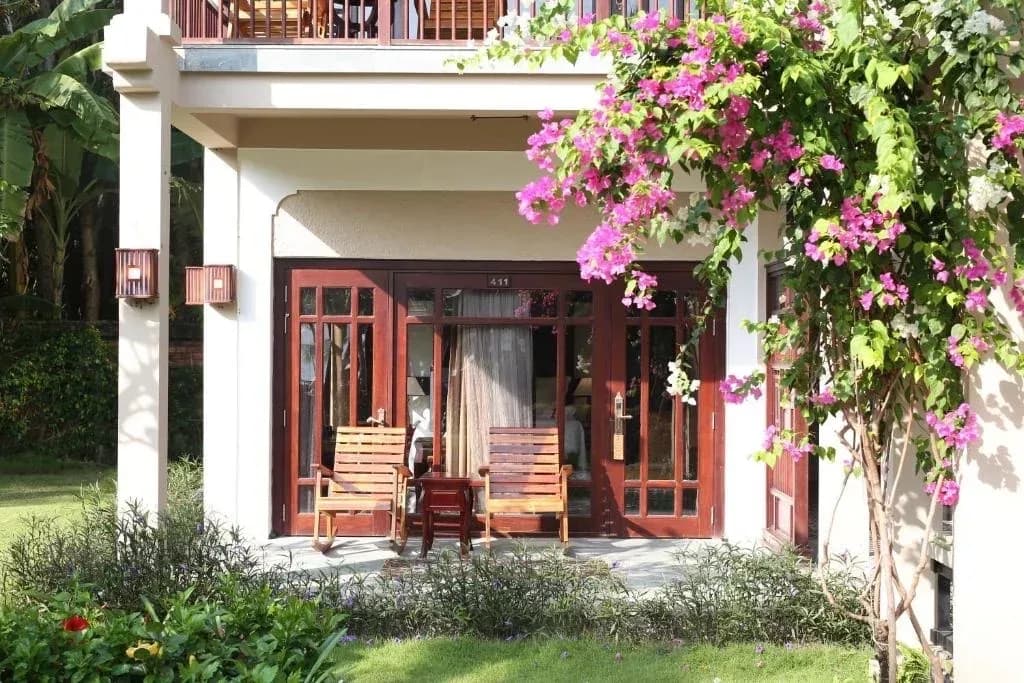 Deluxe Balcony – Hướng vườn