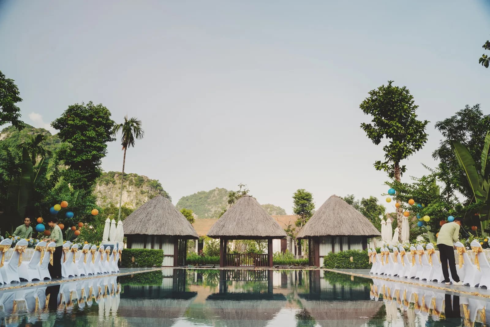Không gian sự kiện bên hồ