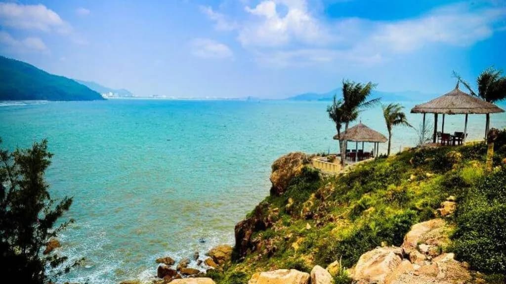Chòi nghỉ ngắm vịnh biển