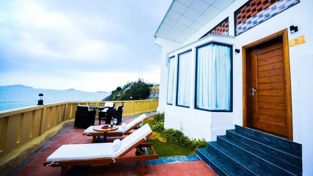 Ban công villa hướng biển