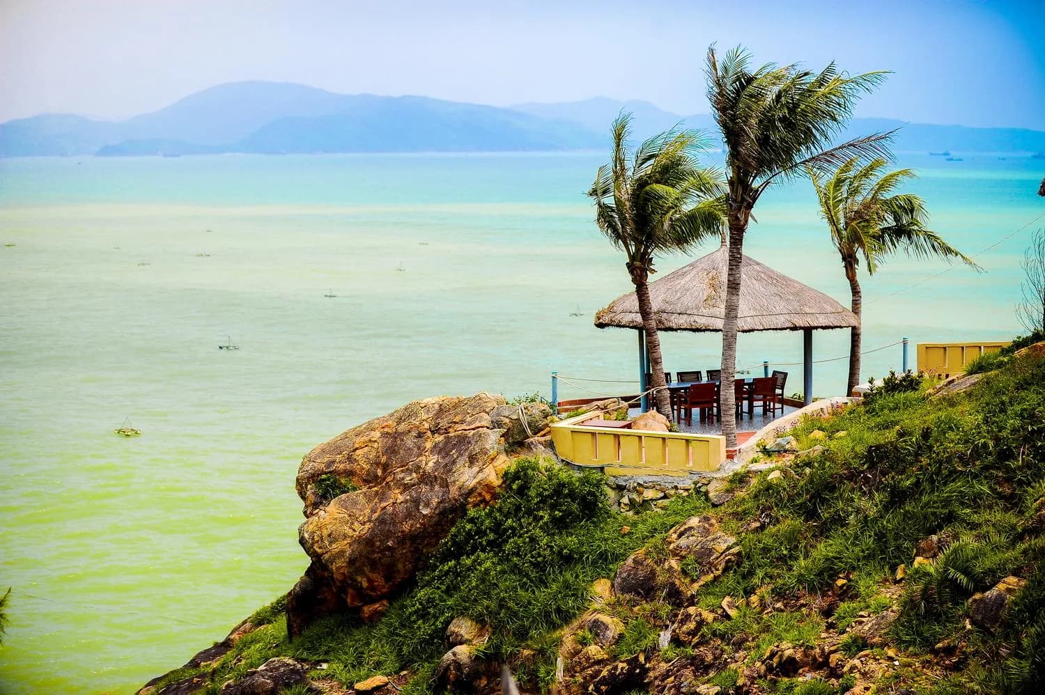 Chòi vọng cảnh vách đá