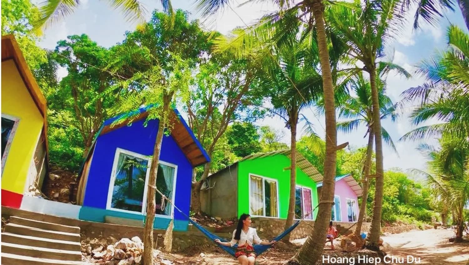 Bãi Nhum Village