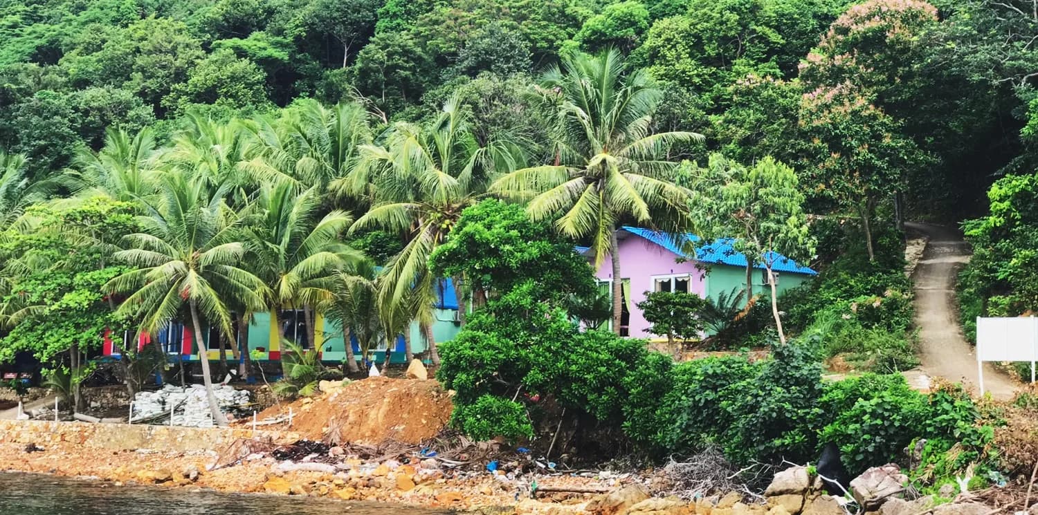 Bãi Nhum Village