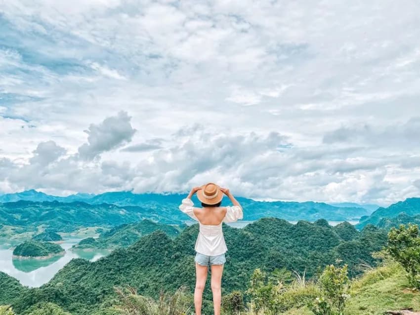Toàn cảnh hồ Hòa Bình