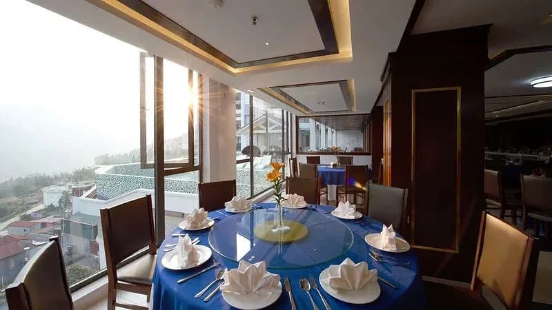 Nhà hàng ngắm cảnh & buffet sáng
