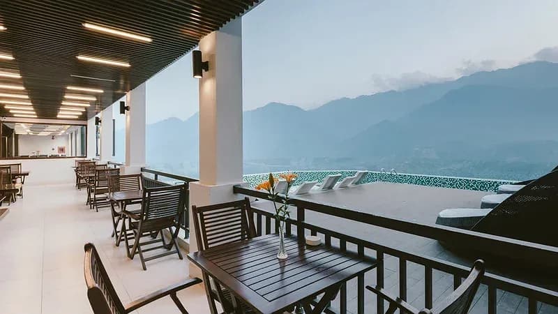 Nhà hàng & sân hiên tầm nhìn panorama