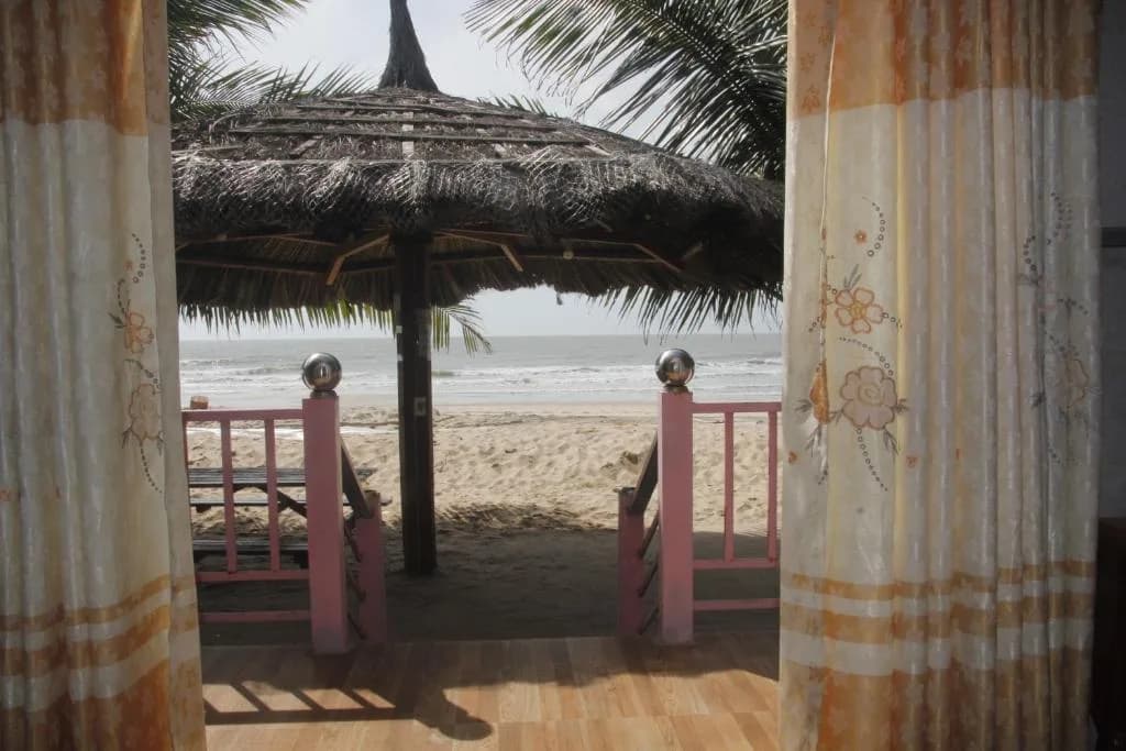 Chòi nghỉ sát biển