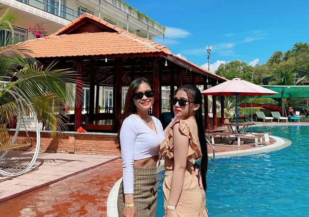 Hồ bơi ngoài trời