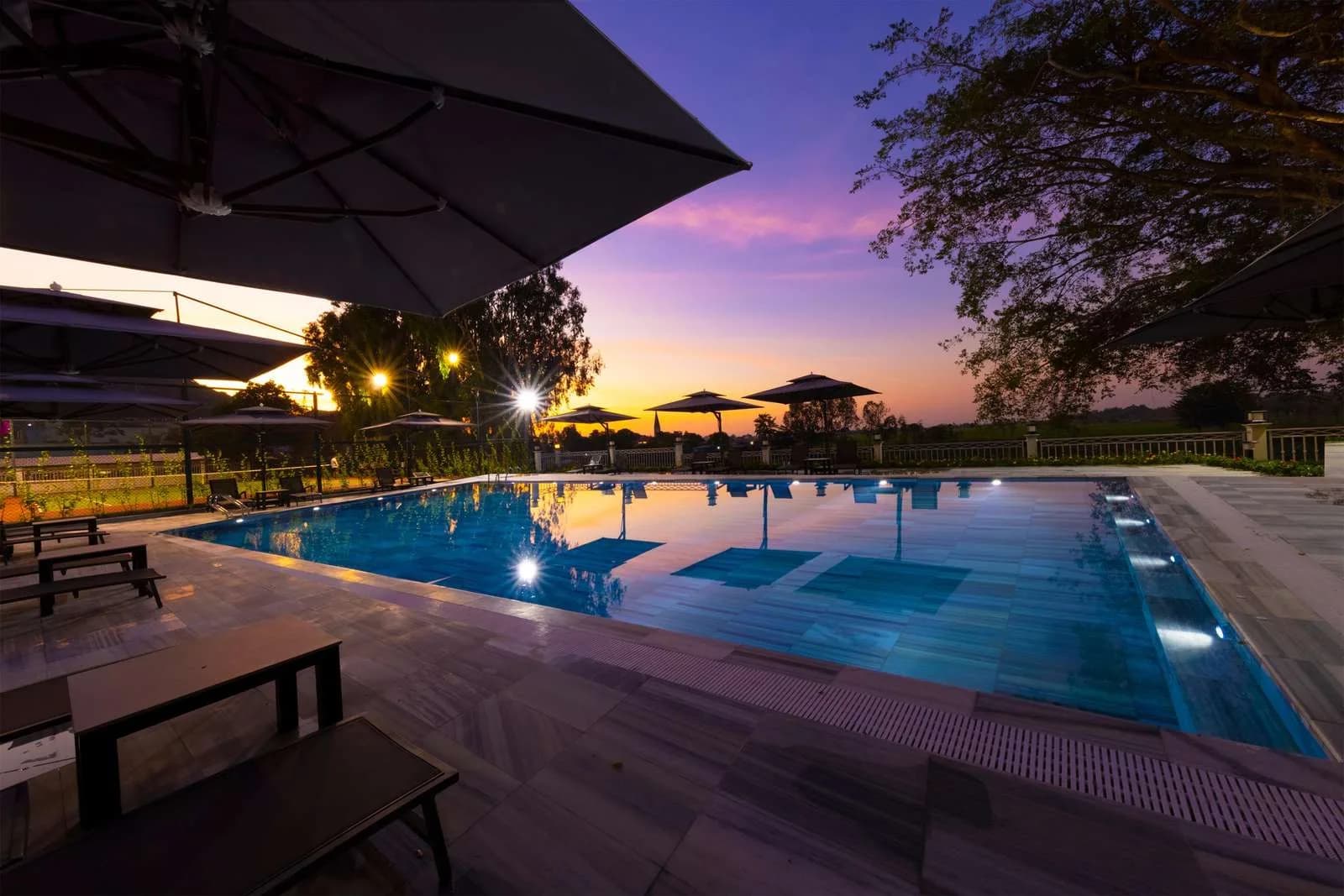 Bến Đá Núi Sam Resort
