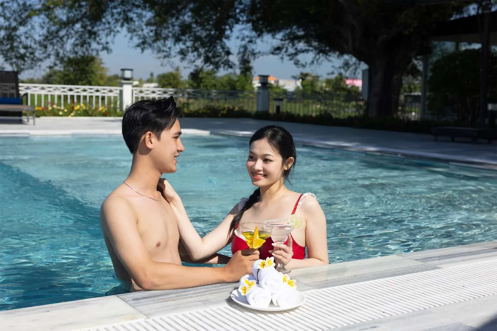 Hồ bơi ngoài trời