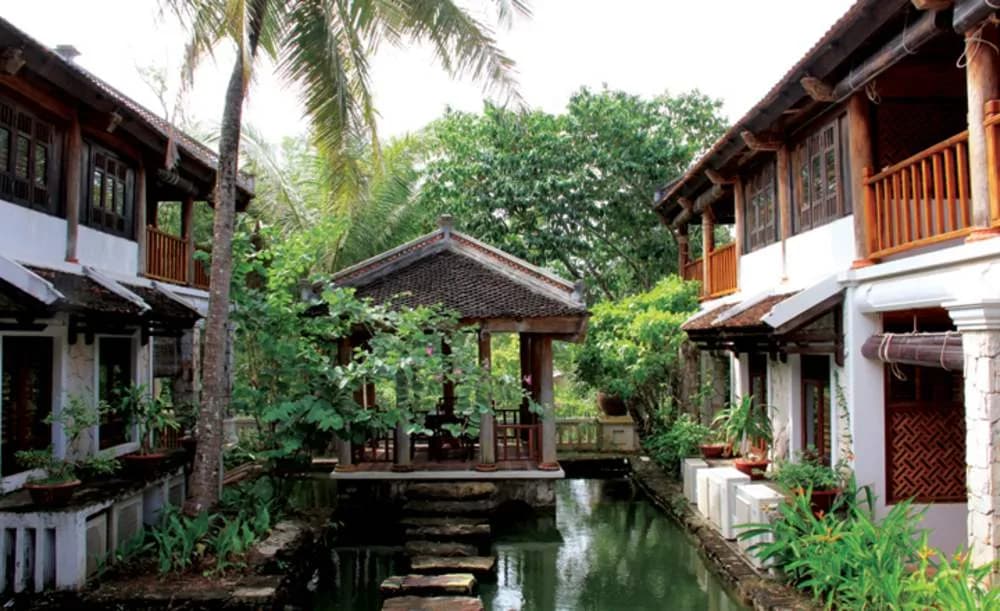 Nhà gỗ kiến trúc làng quê Việt