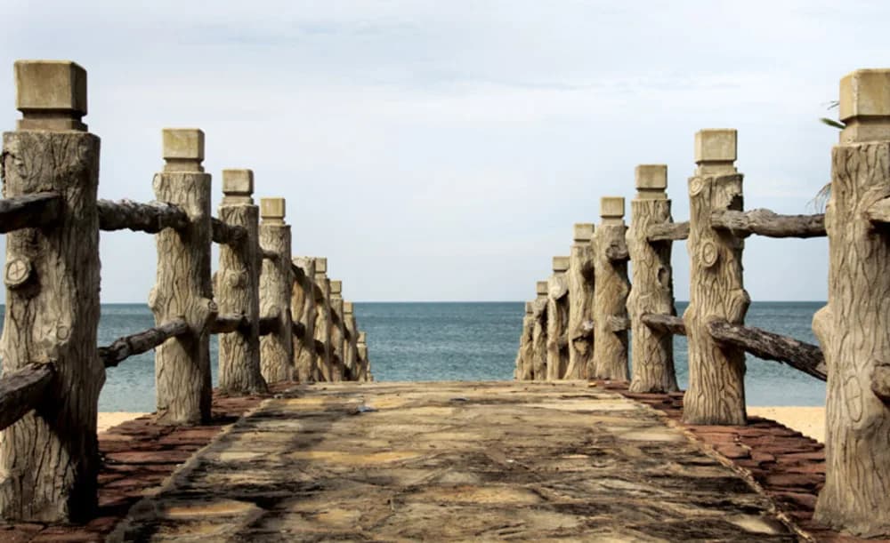Bãi biển riêng & cầu đá ra biển