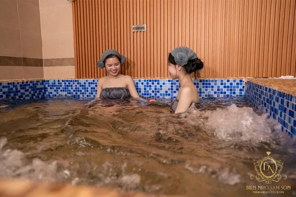 Hồ ngâm khoáng nóng