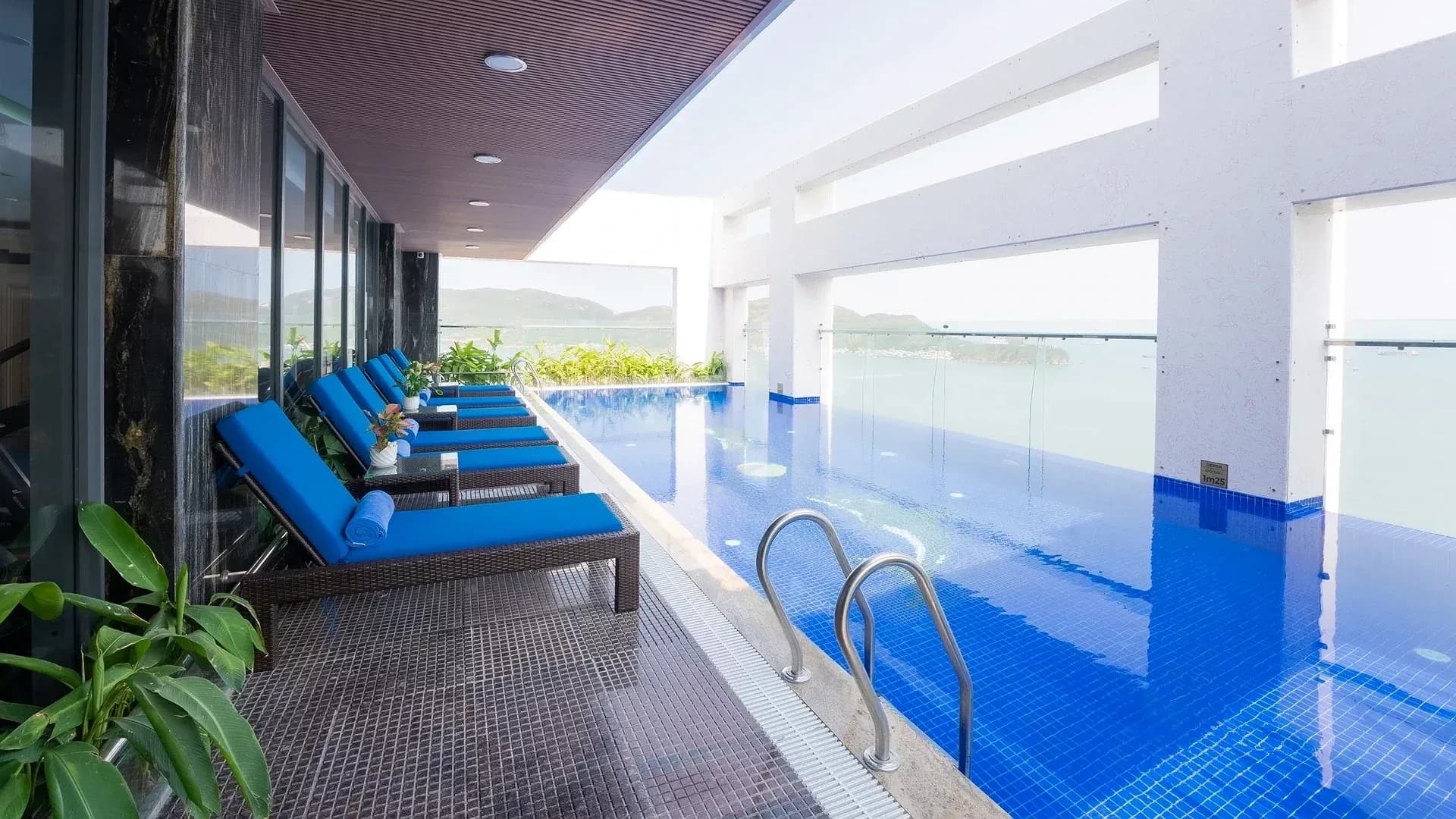 Hồ bơi vô cực tầng cao