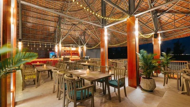 Nhà hàng & bar bên biển