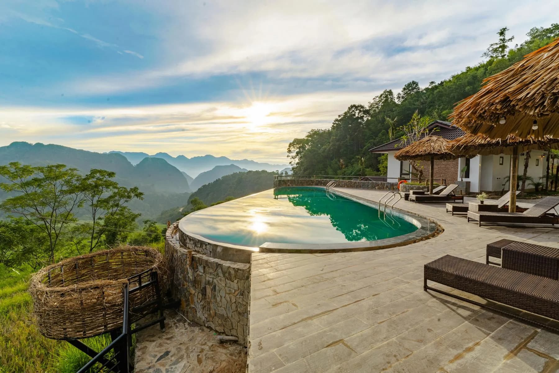 Central Hills Pù Luông Resort
