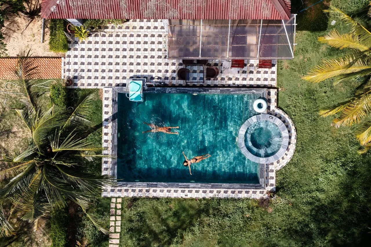 Bungalow sát biển giữa rừng dừa