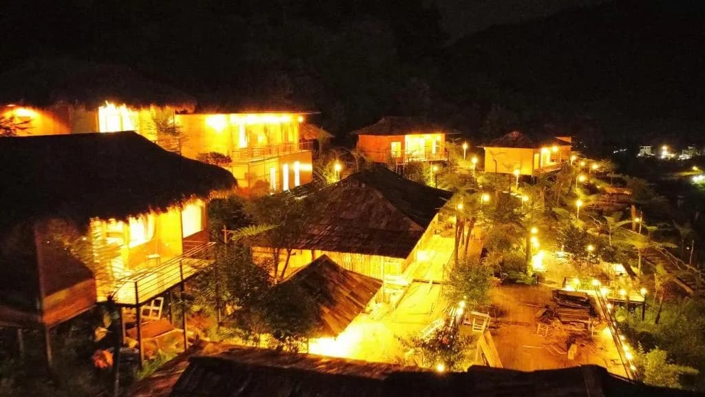 Ecolodge lên đèn về đêm