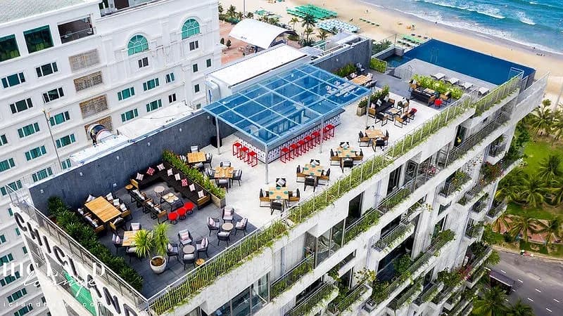 Rooftop Bar trên đỉnh toà tháp