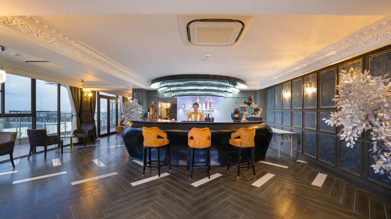 Rooftop Bar cổ điển
