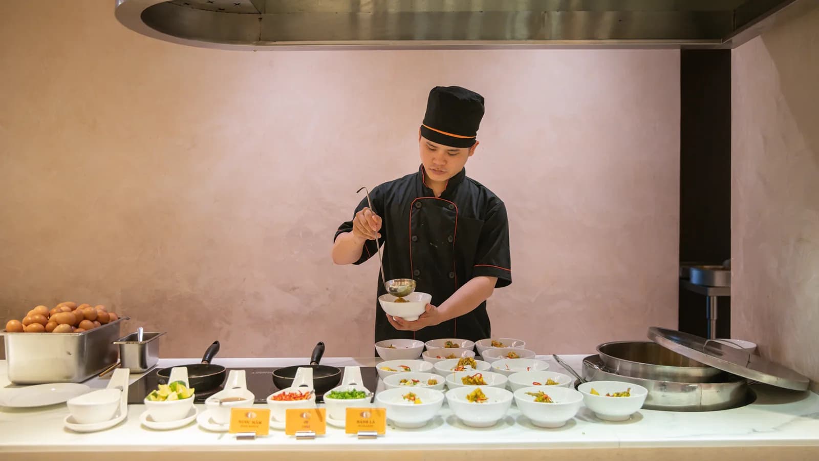 Buffet sáng nóng hổi