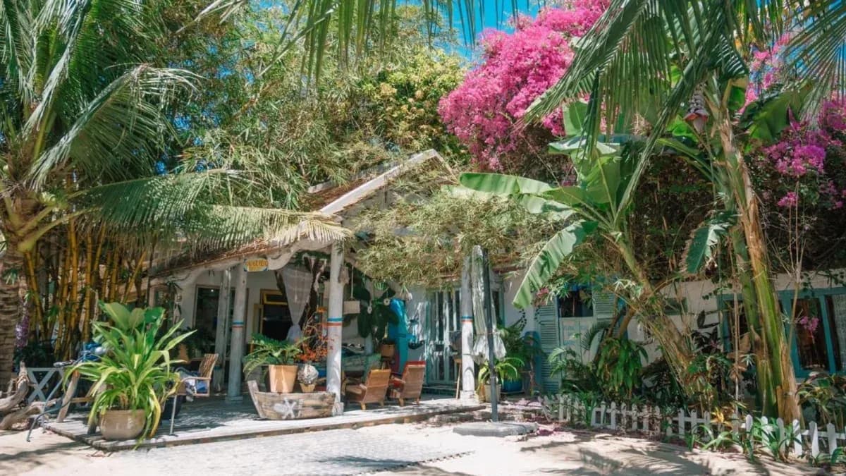 Vườn bungalow rợp bóng cây