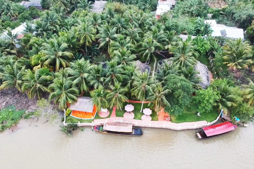 Coco Riverside Lodge