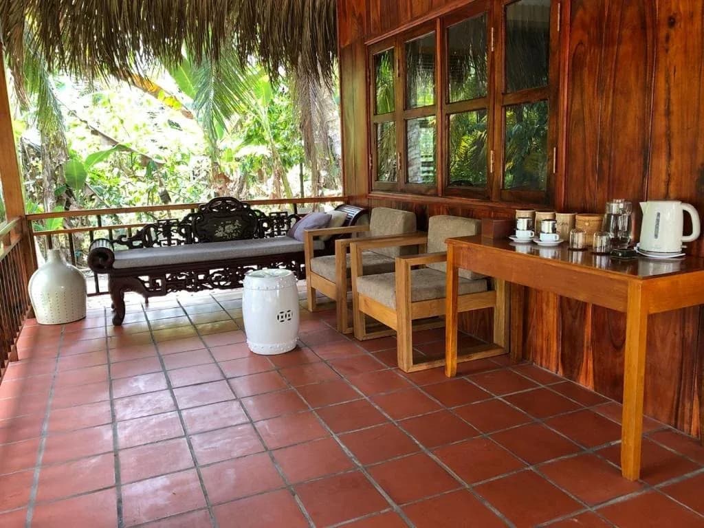 Nhà hàng miệt vườn ven sông