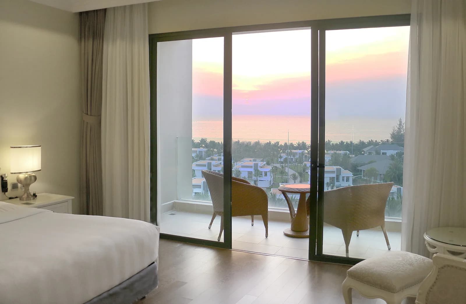 Wyndham Grand - Deluxe Hướng Biển