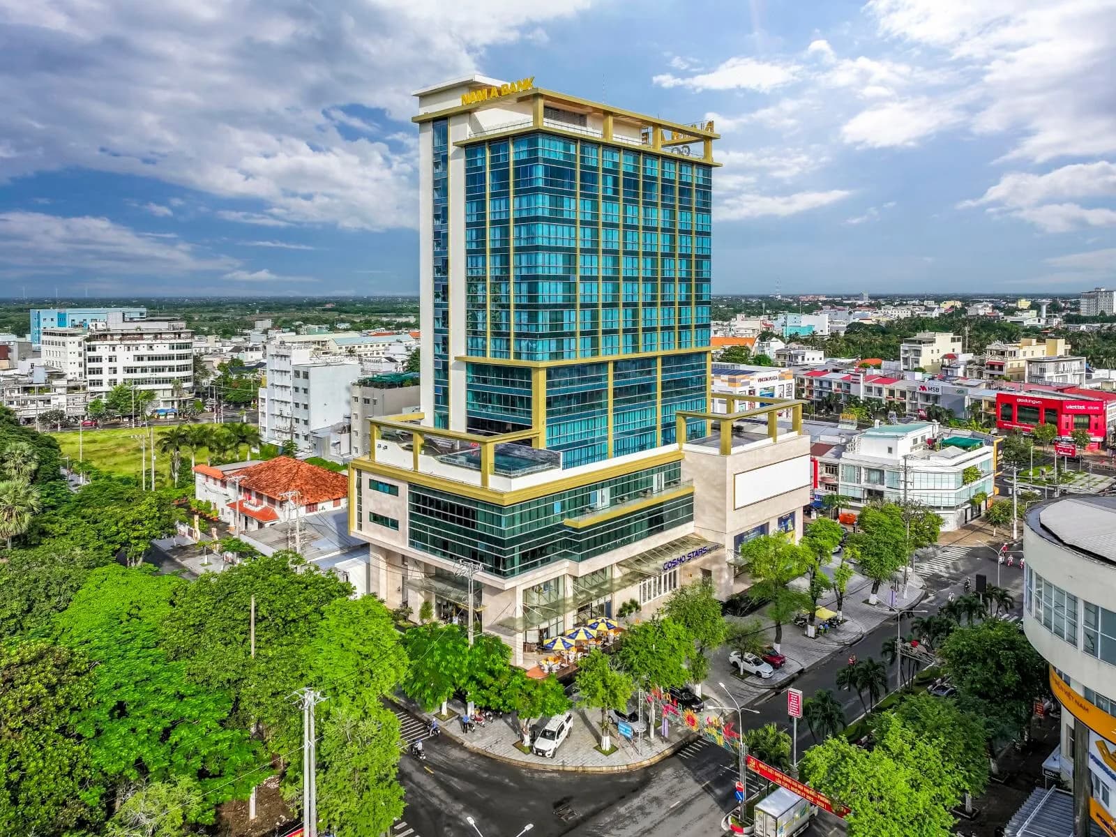 Ngay trung tâm, gần Nhà Công tử Bạc Liêu