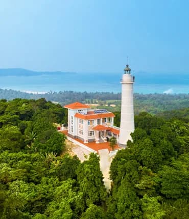 Hải đăng & bãi biển Cô Tô