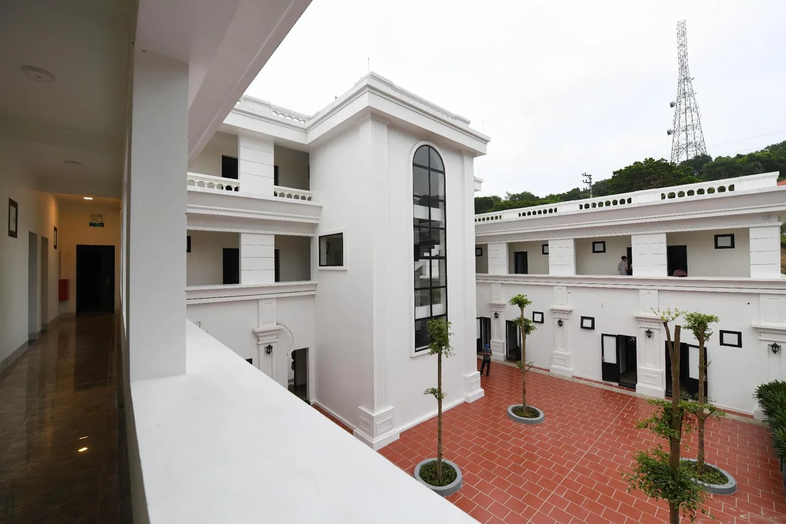 Sân trong tân cổ điển