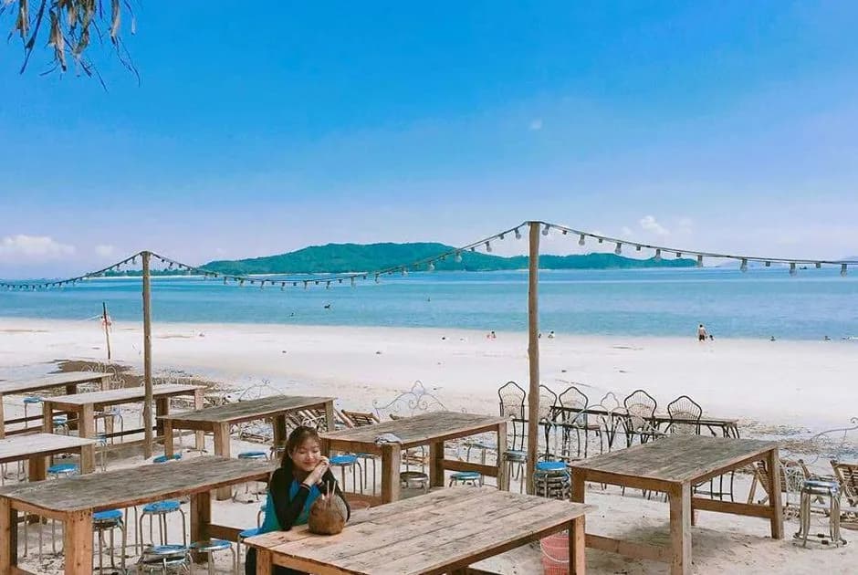 Chợ đêm & hải sản tươi Cô Tô