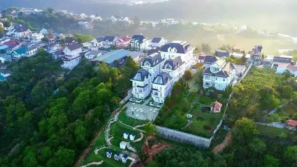 Dalat De Charme Village