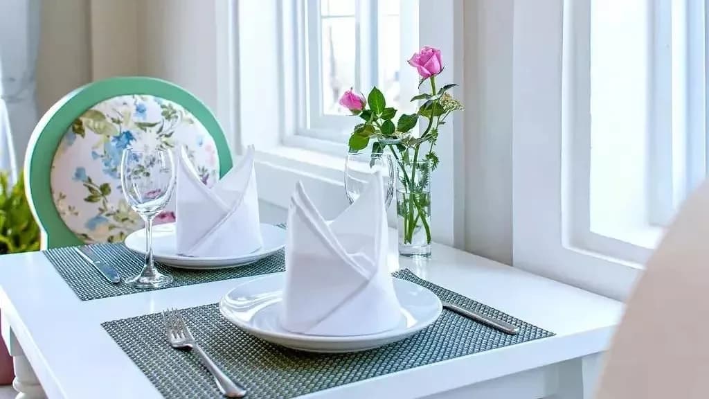 Ẩm thực bên khung cửa hoa