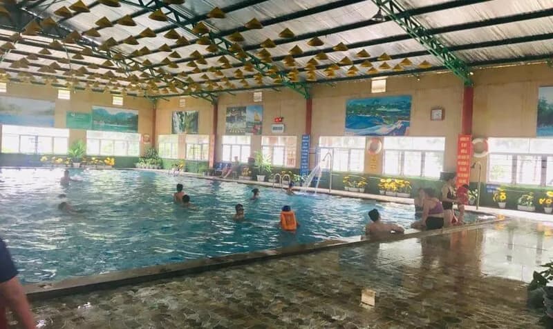 Bể bơi bốn mùa