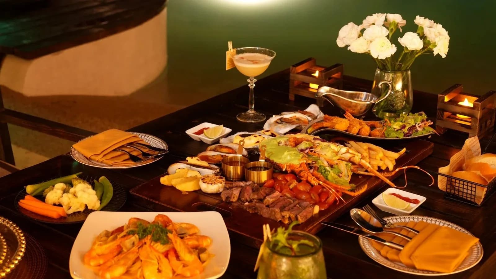 Ẩm thực hải sản bên hồ bơi