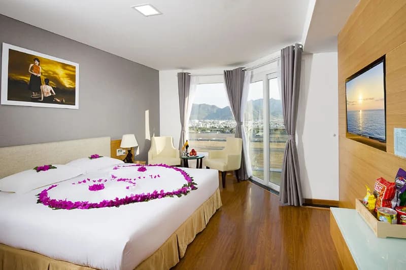 Deluxe Hướng Phố – Ban Công