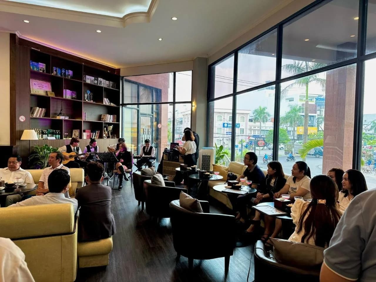 Sảnh cafe & nhạc sống cuối tuần