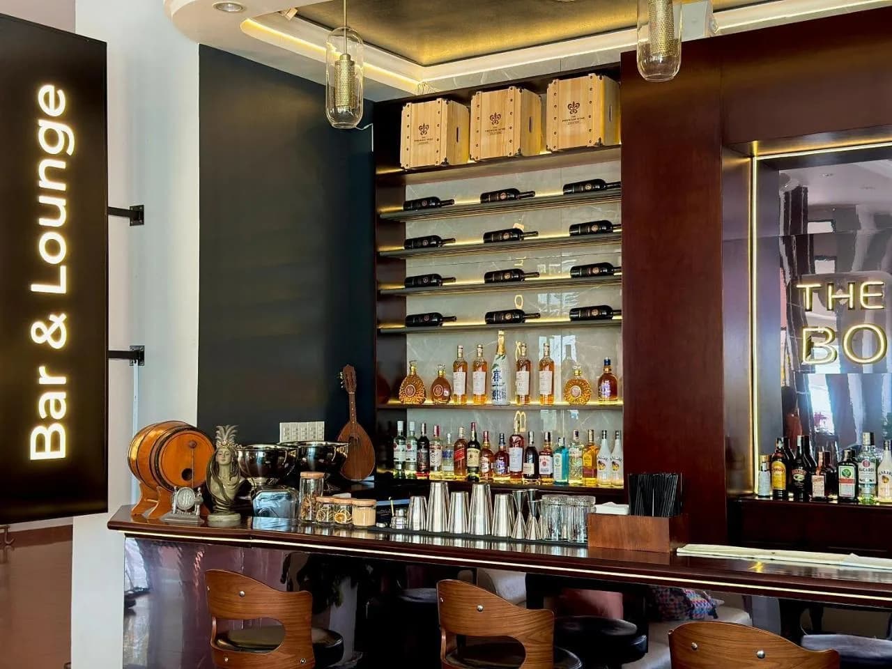 Bar & Lounge "The Boulevard"