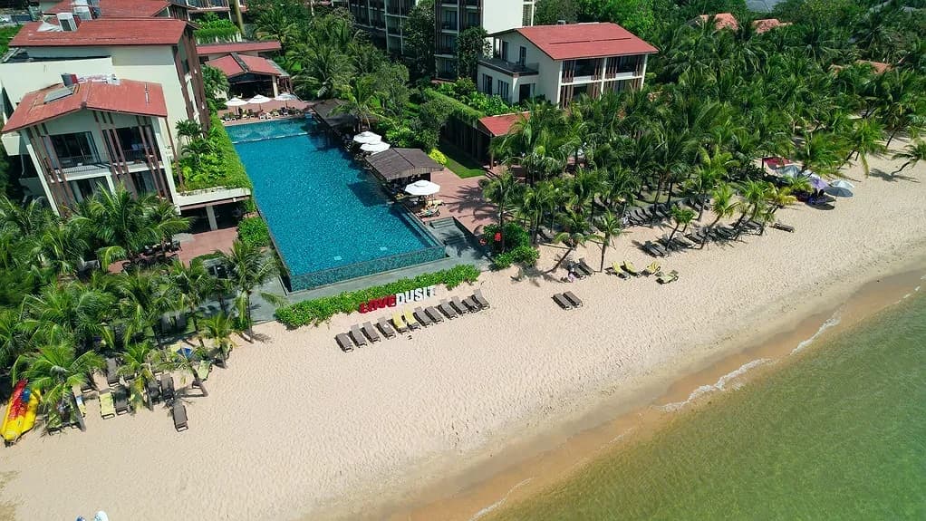 Bãi biển riêng Cửa Lấp