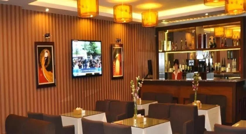 Nhà hàng ẩm thực Á – Âu