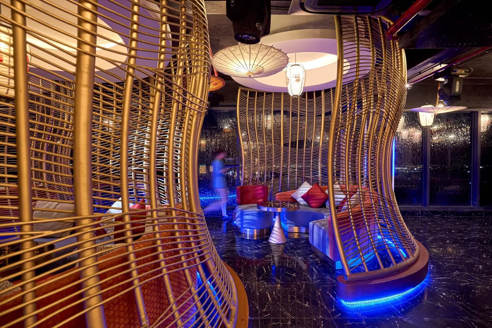 Sky Lounge tầng 21