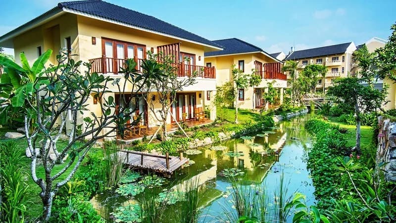 Làng villa nhà vườn bên hồ sen