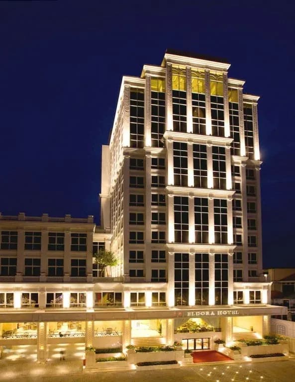 Sky Line Bar trên đỉnh khách sạn